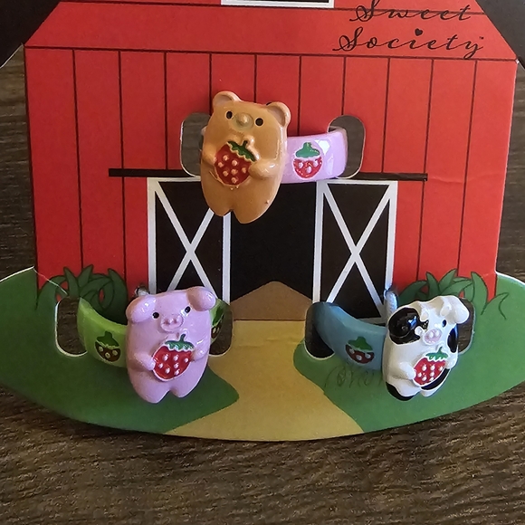 Farm Animals Rings Set Of 3 Cow Pig Bear With Strawberries NEW Sweet Society 7 - Picture 10 of 10